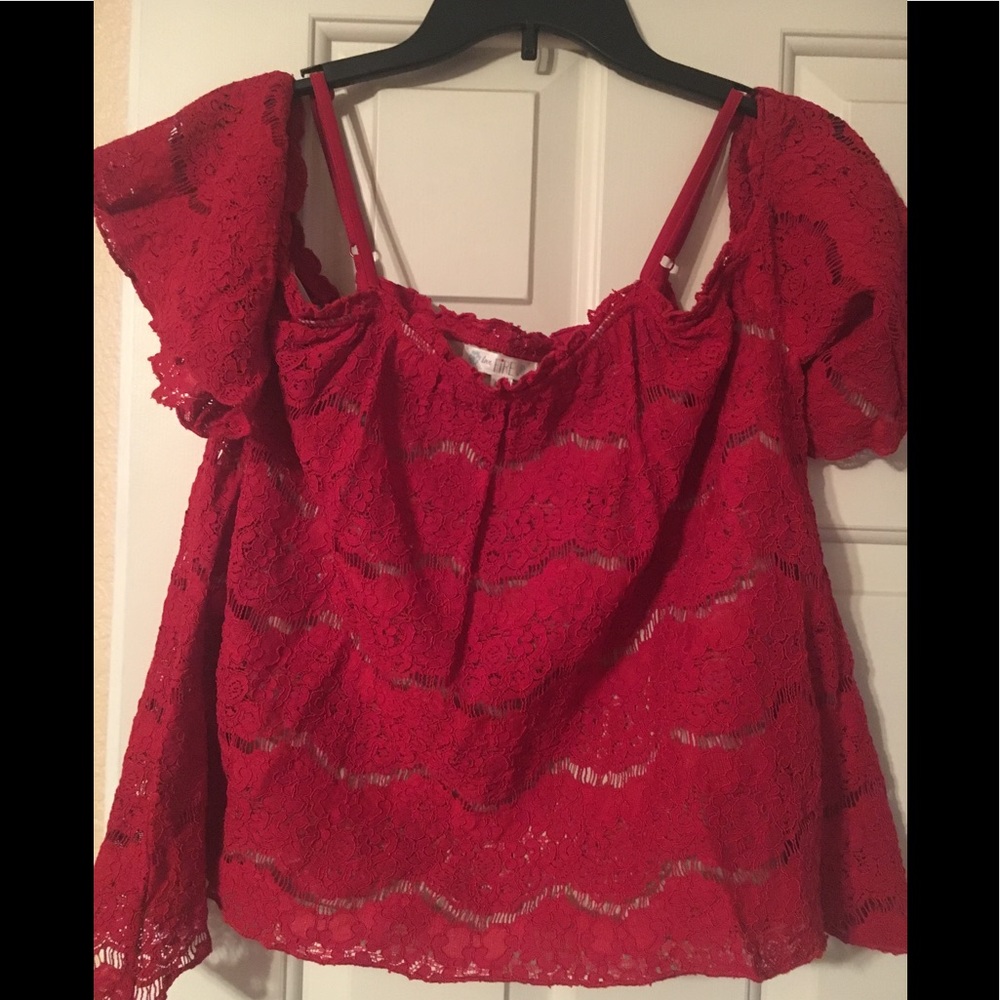 Red lace, light cream lined top